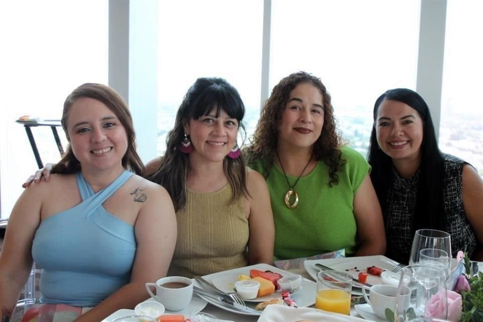 Judith Aguirre, Dulce Chazaro, Elisa Gutiérrez y Marlene Garza