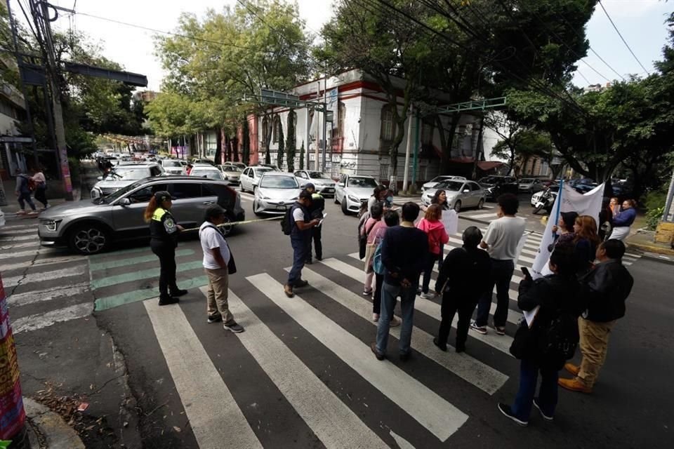 Los bloqueos afectaron la circulación de las avenidas Insurgentes y Monterrey. Colonos exigen proteger casas catalogadas.