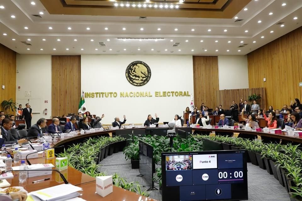 Consejeros afirmaron que recorte de 13 mmdp en presupuesto de INE provocará la instalación de menos centros de votación para elección en PJ.