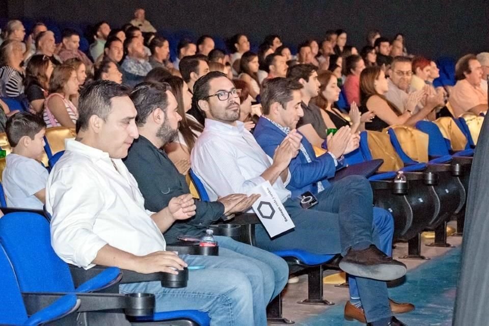 Asistentes a la presentación del nuevo Holiday Inn en Santiago, N.L.