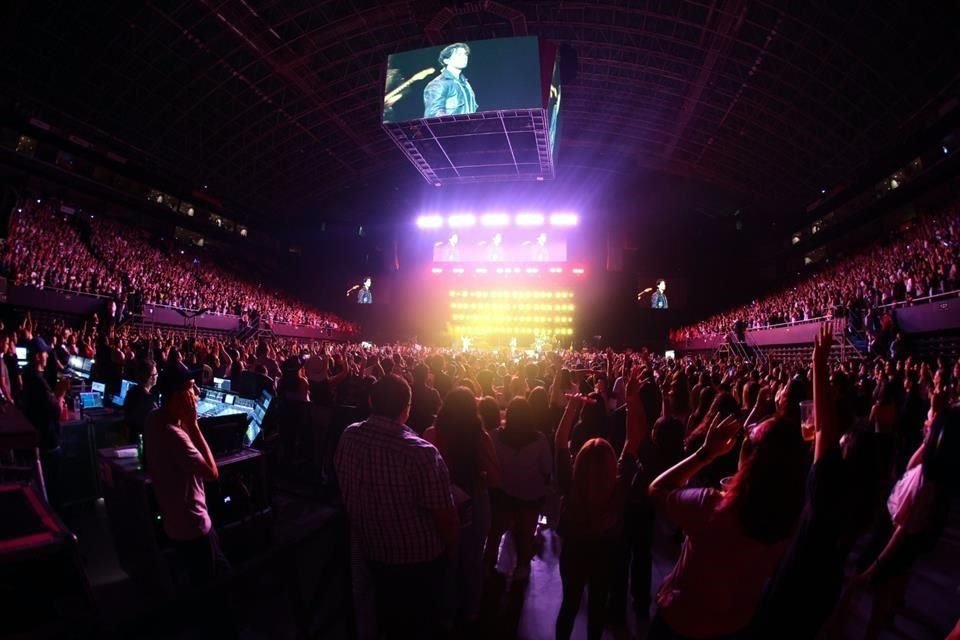 El público que llenó la Arena siempre apoyó a sus ídolos