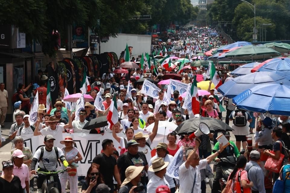 Trabajadores del Poder Judicial marcharon desde el Monumento a la Revolución hasta el Zócalo.