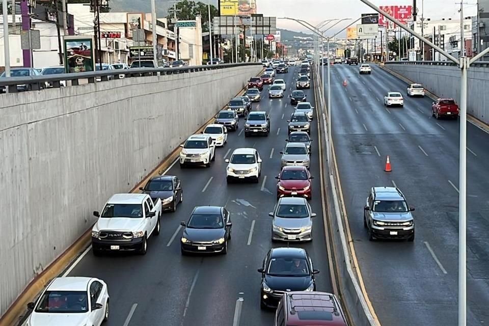 Hasta ahora, el Municipio de Monterrey sólo implementa un carril contraflujo por la mañana en Avenida Paseo de los Leones.