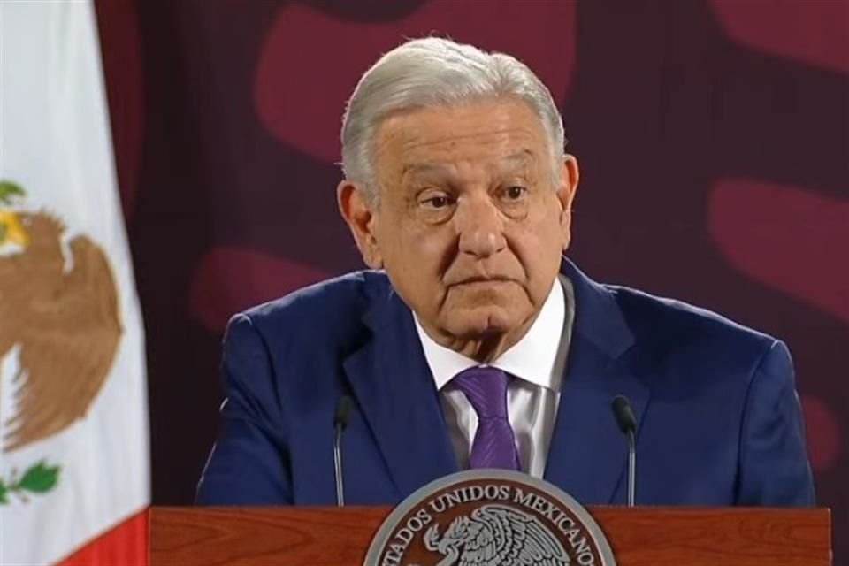 AMLO dijo que la FGR tiene la última palabra sobre llamar a declarar a Peña Nieto en el caso Ayotzinapa.