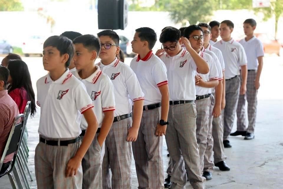 El ciclo escolar 2024-2025 arrancó hoy con una cifra de un millón 72 mil estudiantes de educación básica que regresaron a las aulas.