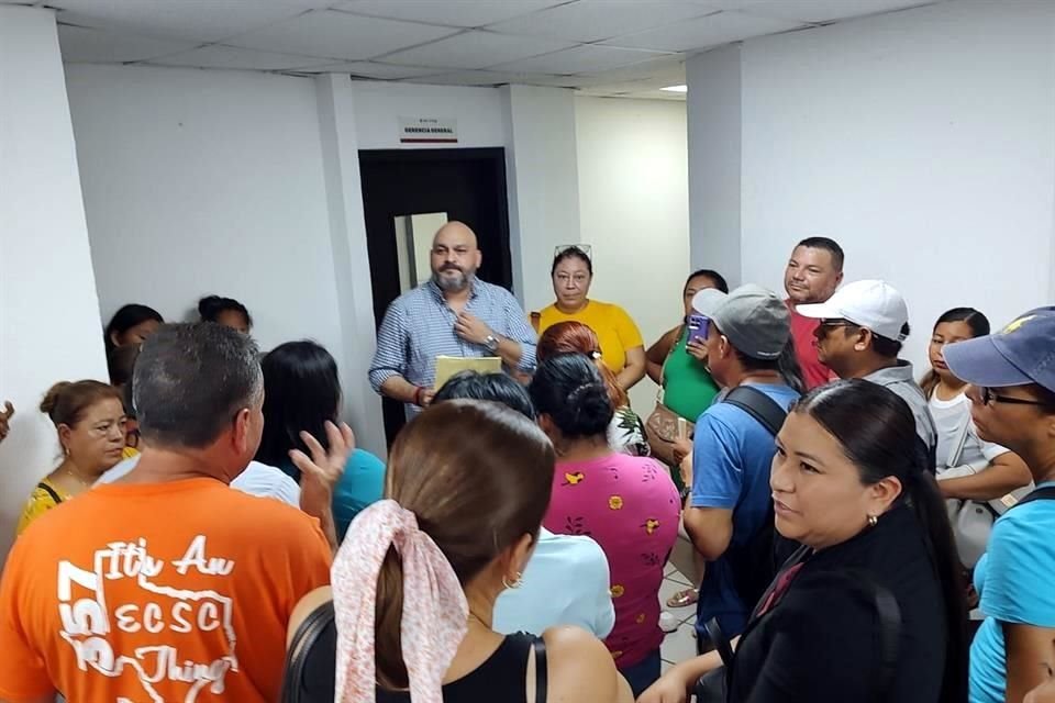 Vecinos de la Colonia Villa Florida tomaron las oficinas en Reynosa de la Comisión Municipal de Agua Potable y Alcantarillado.