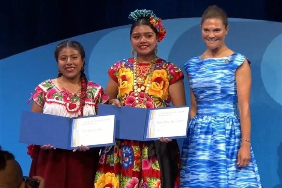 Las jóvenes estudian en el Bachillerato Integral Comunitario número 29 en Teotitlán del Valle, Oaxaca.