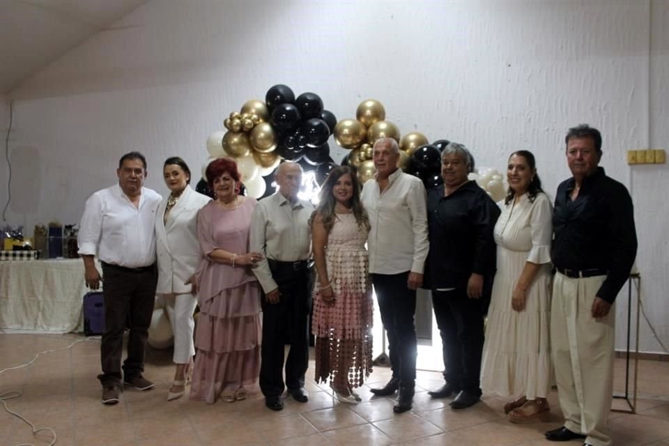 Javier Cervantes, María Teresa Cantú de Cervantes, Juan Francisco Cervantes, Tere Cervantes de Villarreal, David y José Juan Cervantes