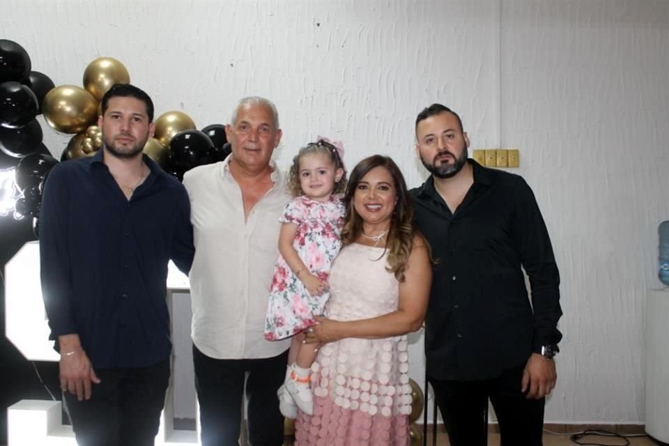 Adrián Villarreal, Ricardo Villarreal, Romina Villarreal, Tere Cervantes de Villarreal y Ricardo Villarreal
