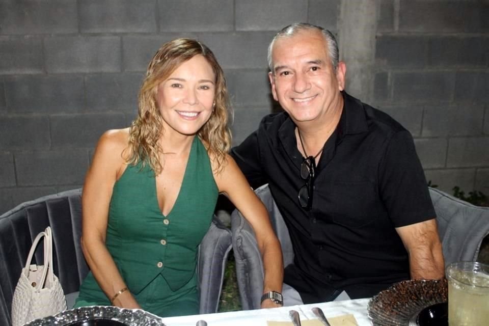 Elisa Arreola de López y Rogelio López