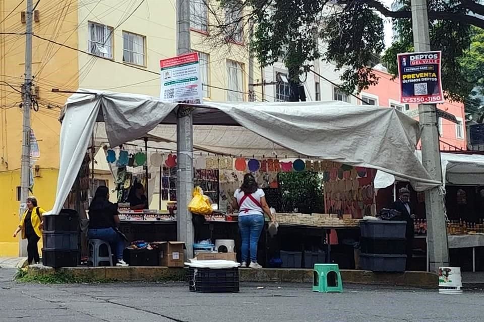 Vecinos consideran urgente que se instalen parquímetros ante la llegada de franeleros a calles de la Colonia Del Valle.