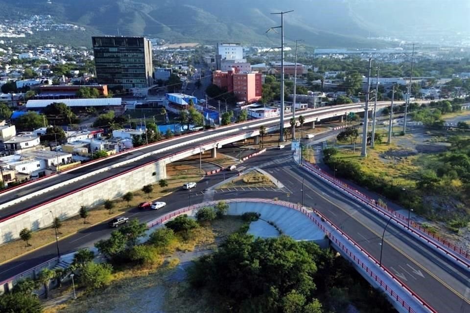 A un mes del cierre del puente de Morones Prieto y Jiménez, apenas hoy darán a conocer a la empresa que reparará los daños estructurales.