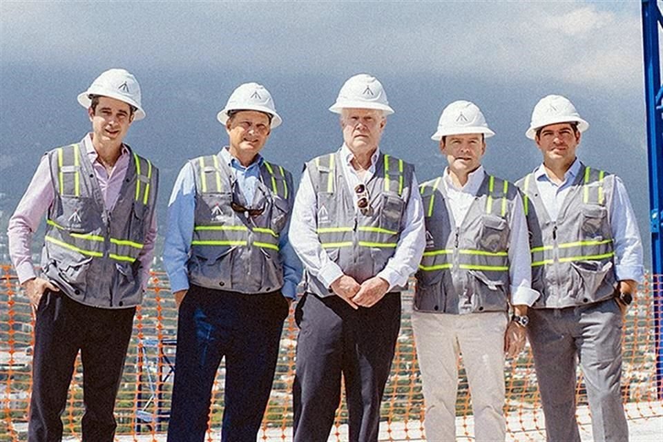 Ing. Xavier Toussaint Nasta, Ing. Antonio Elosúa González, Arq. Xavier Toussaint Elosúa, Arq. Silvano Solís Vázquez y Lic. David Karren Flores.
