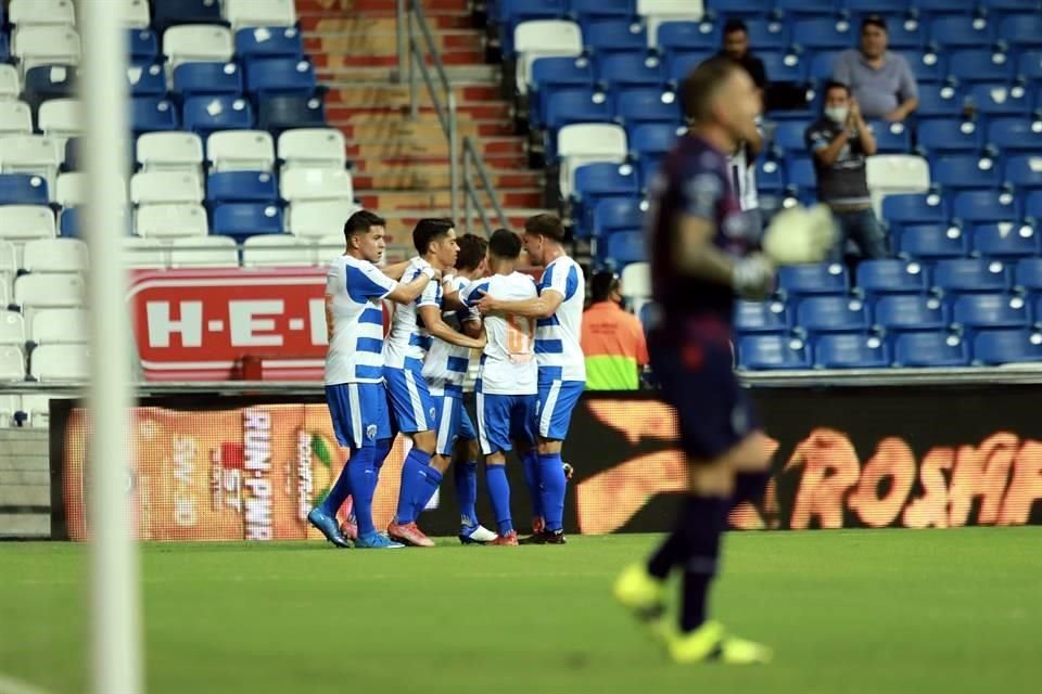 Aldo De Nigris debutó al frente de Raya2 con derrota de 2-1 ante Cancún FC en el estreno del cuadro filial de los Rayados en el Estadio BBVA. Repasa las imágenes del partido.