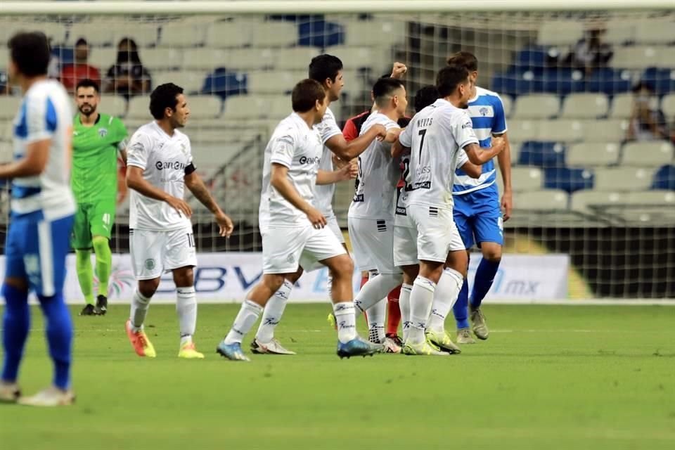 Aldo De Nigris debutó al frente de Raya2 con derrota de 2-1 ante Cancún FC en el estreno del cuadro filial de los Rayados en el Estadio BBVA. Repasa las imágenes del partido.