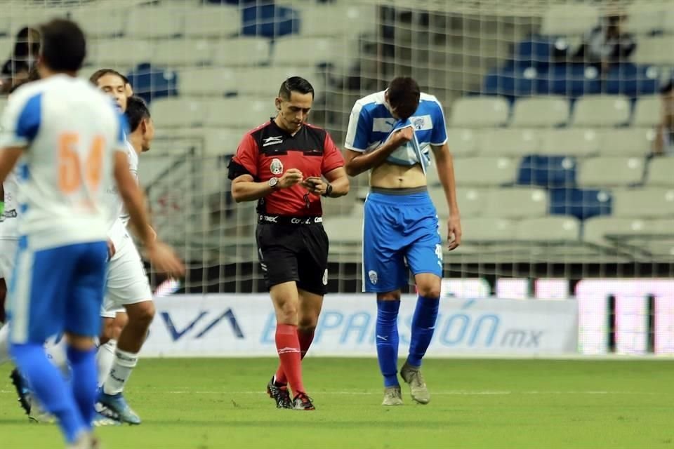 Aldo De Nigris debutó al frente de Raya2 con derrota de 2-1 ante Cancún FC en el estreno del cuadro filial de los Rayados en el Estadio BBVA. Repasa las imágenes del partido.