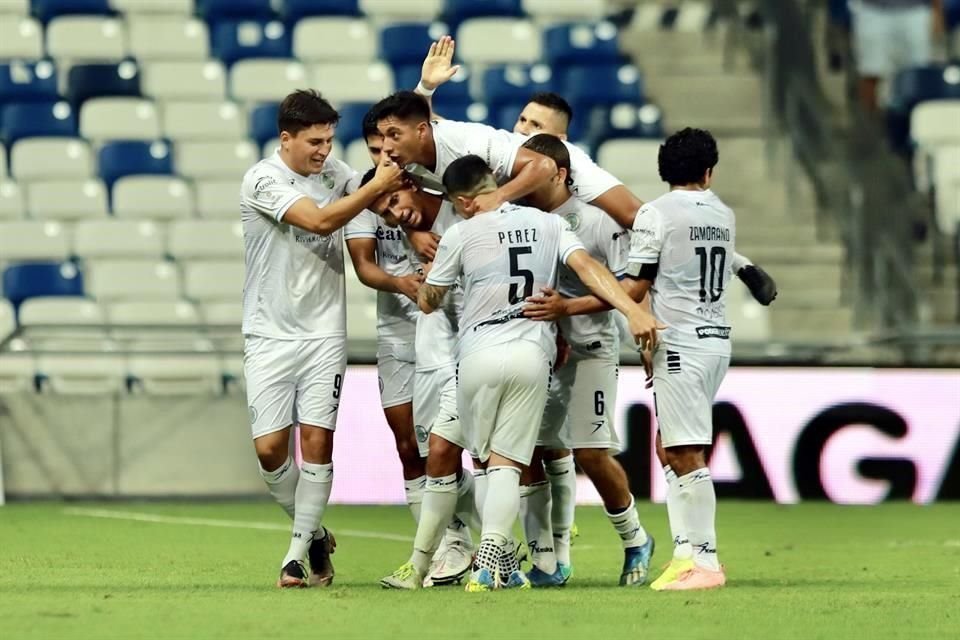 Aldo De Nigris debutó al frente de Raya2 con derrota de 2-1 ante Cancún FC en el estreno del cuadro filial de los Rayados en el Estadio BBVA. Repasa las imágenes del partido.