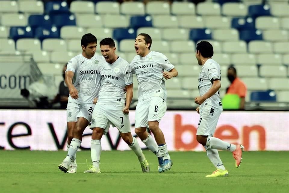 Aldo De Nigris debutó al frente de Raya2 con derrota de 2-1 ante Cancún FC en el estreno del cuadro filial de los Rayados en el Estadio BBVA. Repasa las imágenes del partido.