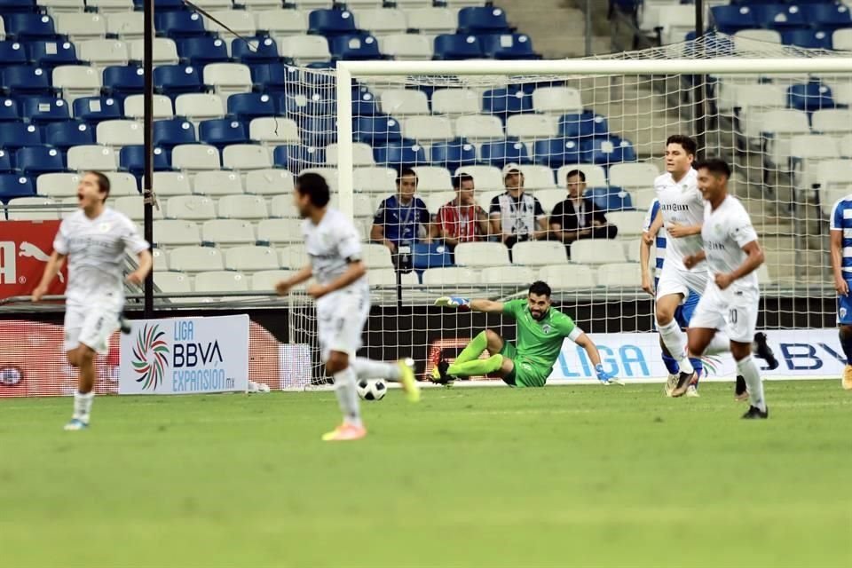 Aldo De Nigris debutó al frente de Raya2 con derrota de 2-1 ante Cancún FC en el estreno del cuadro filial de los Rayados en el Estadio BBVA. Repasa las imágenes del partido.