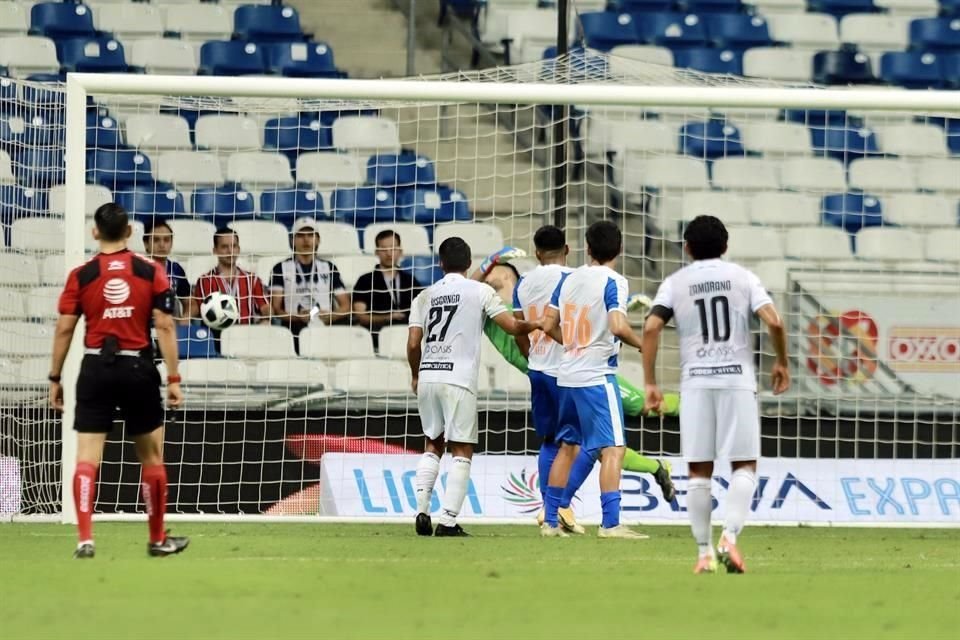 Aldo De Nigris debutó al frente de Raya2 con derrota de 2-1 ante Cancún FC en el estreno del cuadro filial de los Rayados en el Estadio BBVA. Repasa las imágenes del partido.