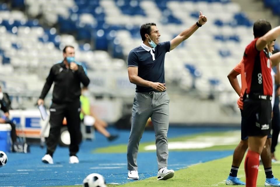 Aldo De Nigris debutó al frente de Raya2 con derrota de 2-1 ante Cancún FC en el estreno del cuadro filial de los Rayados en el Estadio BBVA. Repasa las imágenes del partido.