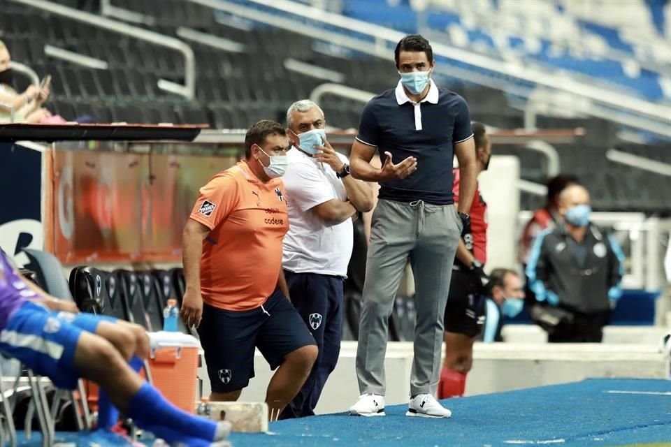 Aldo De Nigris debutó al frente de Raya2 con derrota de 2-1 ante Cancún FC en el estreno del cuadro filial de los Rayados en el Estadio BBVA. Repasa las imágenes del partido.