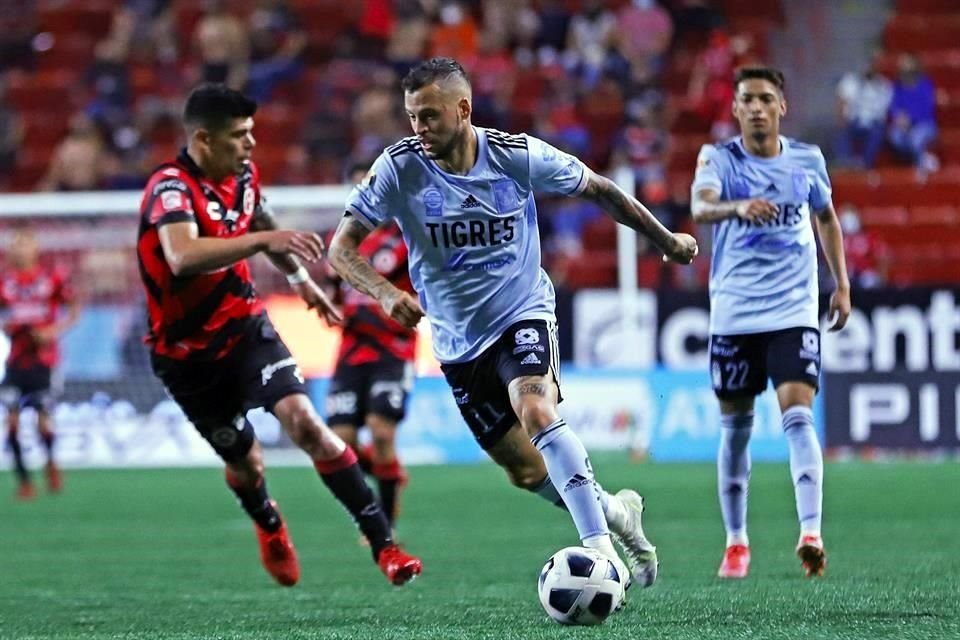 Nico 'Diente' López asistió para los dos goles de Tigres ante Xolos.