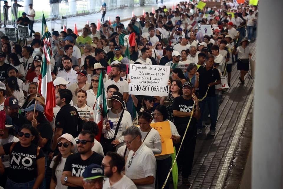 Unas 2 mil personas participaron en la marcha.