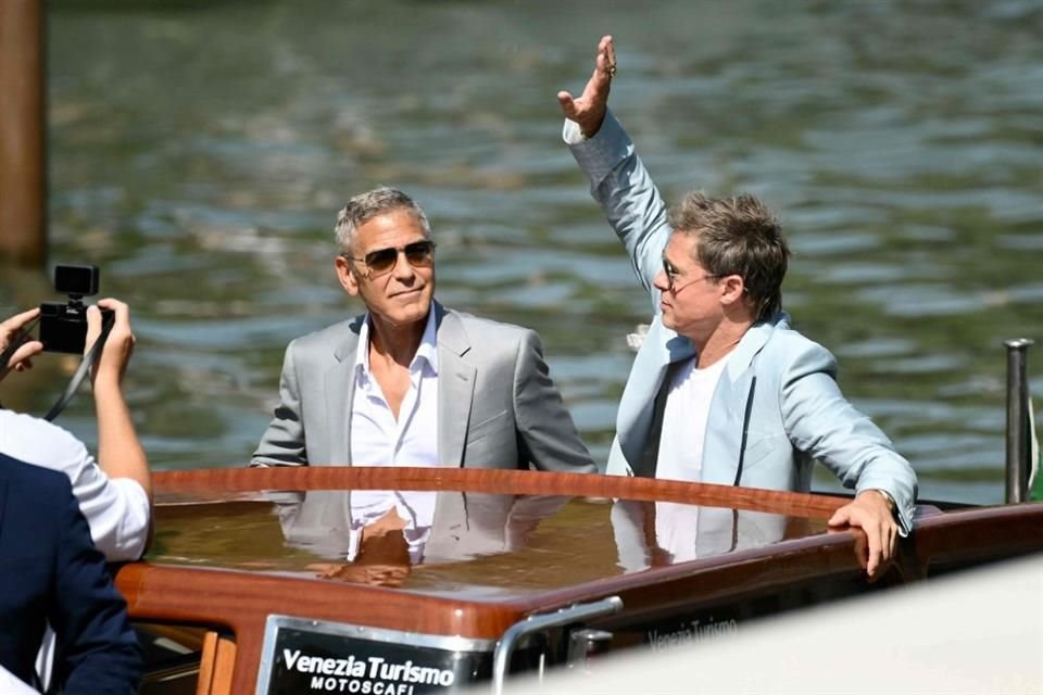 Con la tranquilidad de estar fuera de concurso, y dispuestos a traer un poco de ligereza y humor a Venecia, Pitt y Clooney interpretan a un par de tipos que tienen que limpiar una escena criminal.