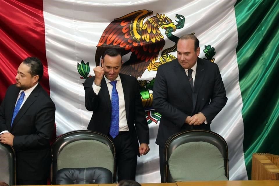 Carlos de la Fuente, coordinador de la bancada del PAN, y Arturo Salinas, presidente del Poder Judicial de Nuevo león.