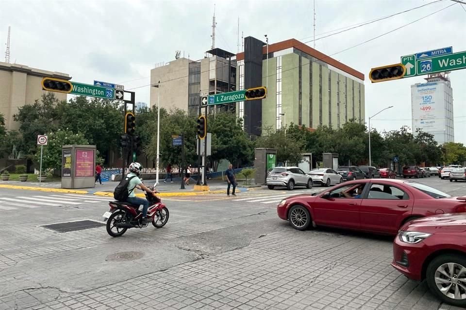 Semáforos de calles como Washington y Zaragoza.