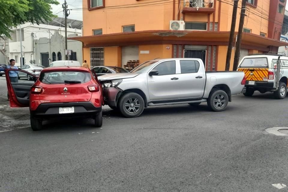 Lorena de la Garza entregó una propuesta de reforma al Reglamento para que los autos involucrados en hechos viales menores puedan moverse de manera inmediata. 