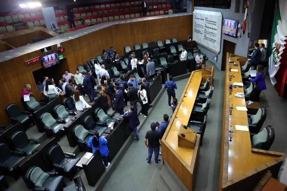 Los Diputados votaron el orden del día, que quedó 21 a favor y 21 en contra, lo que obligó a no seguir la sesión.