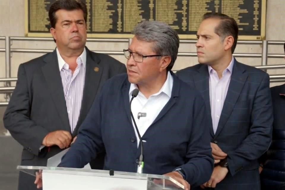 El líder de Morena en San Lázaro, Ricardo Monreal, anunció que se pausaron las solicitudes de juicio político en contra de juzgadores, que propuso el diputado Sergio Gutiérrez.