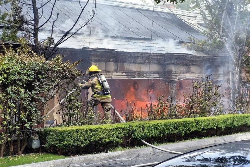 El siniestro ocurrió a las 13:50 horas en una casa de la calle Cerro Blanco, en la Colonia Privada Hacienda Palo Blanco.