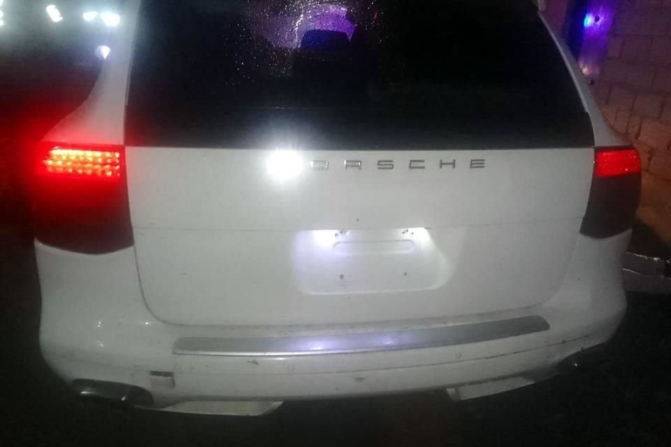 El auto en el que se encontraban las víctimas no tenía placas.