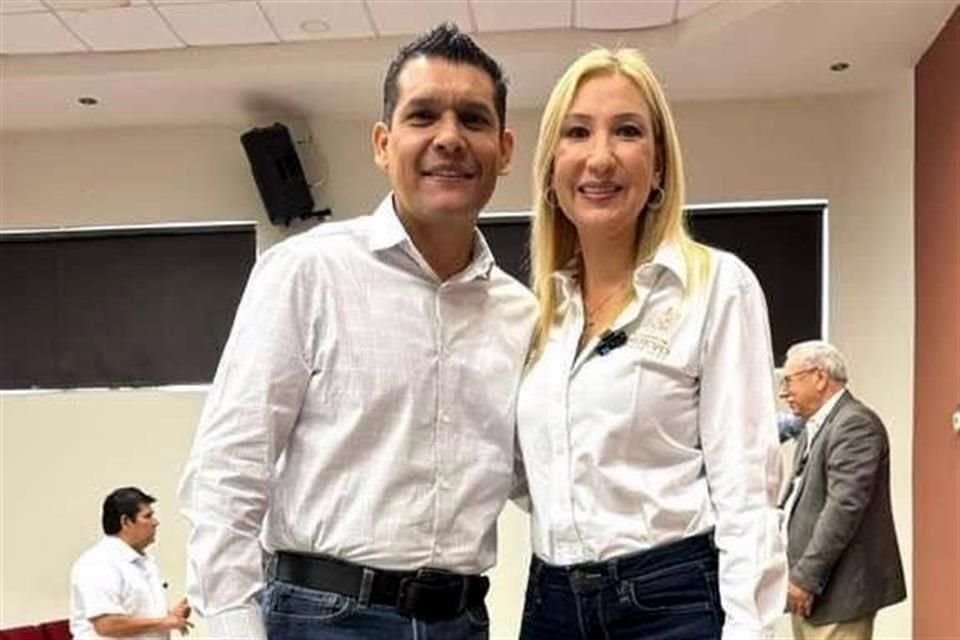 Ricardo Ruiz, integrante del Sindicato Nacional de Trabajadores de la Salud sección 34 y la Dra. Alma Rosa Marroquín, Secretaria de Salud del Estado.