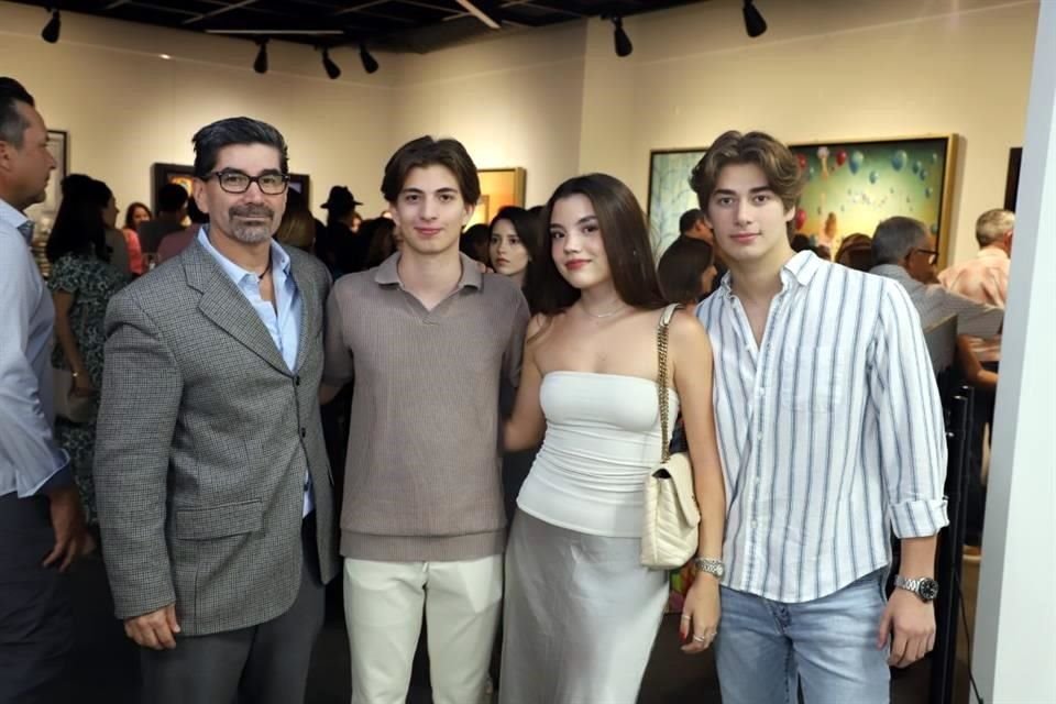 Arturo Castro, Emiliano Castro, Ximena Leal y Arturo Castro