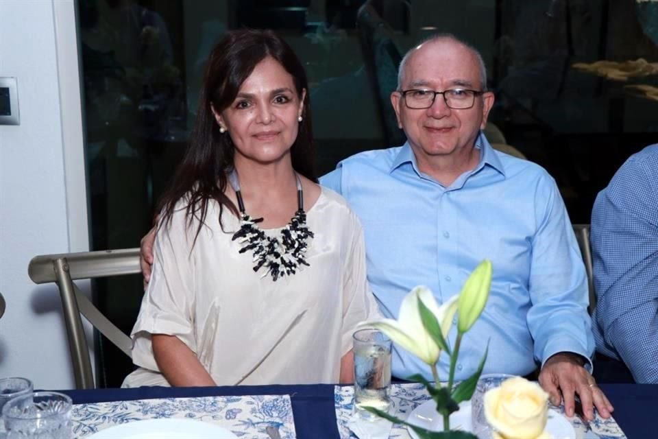 Luz María Cacique y Roberto Pineda