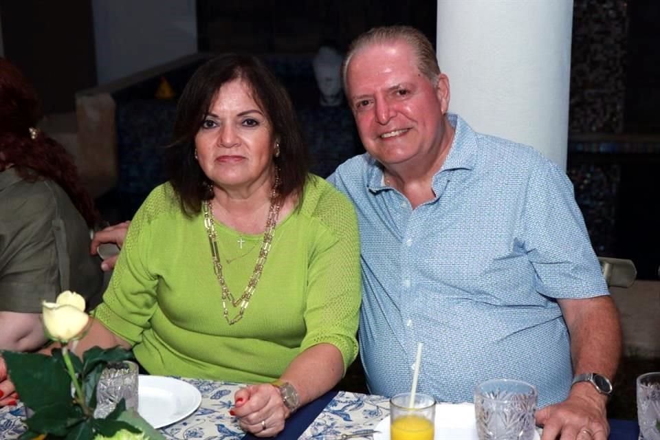 Patricia Plauchu de Forsek y Rafael Forsek