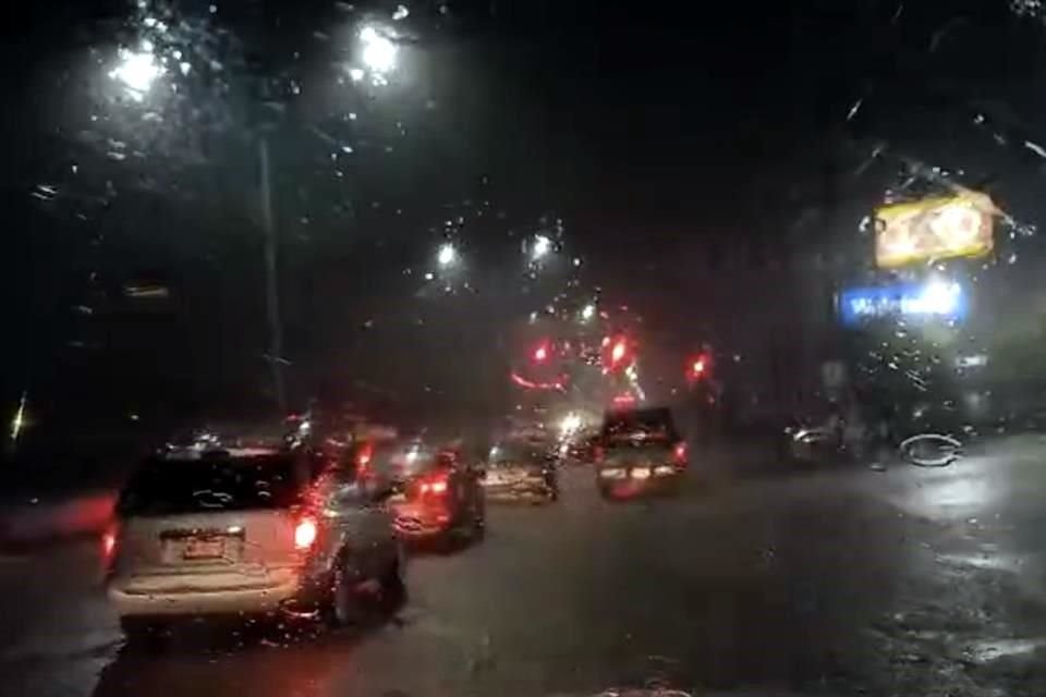 A partir de las 22:00 horas, se reportaron nuevamente precipitaciones en la zona metropolitana.