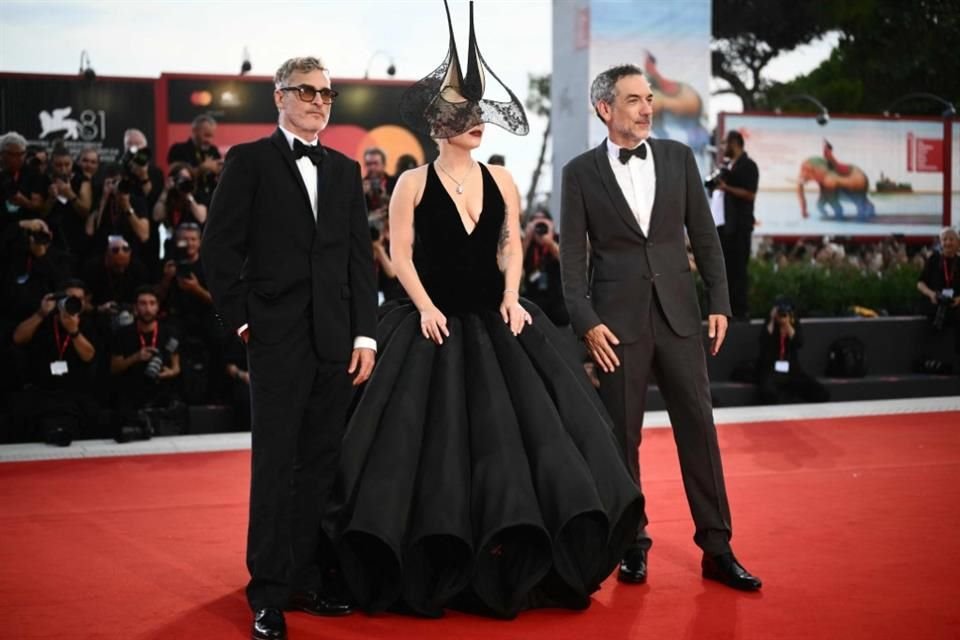 El director de la película, Todd Philipps, también asistió a la alfombra roja de este miércoles.