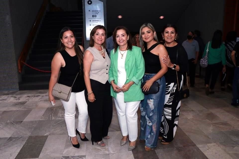 Silvia González, Susana Cano, Ana Sylvia Cano, Claudia Cano y Pily Garza de Cano