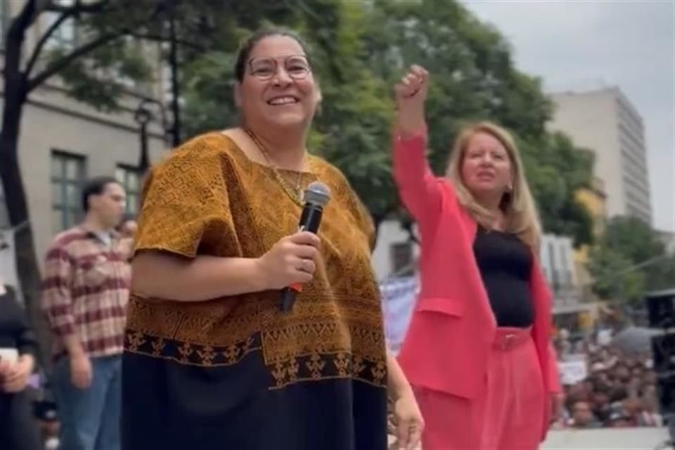 Las Ministras de la Corte Lenia Batres y Loretta Ortiz.