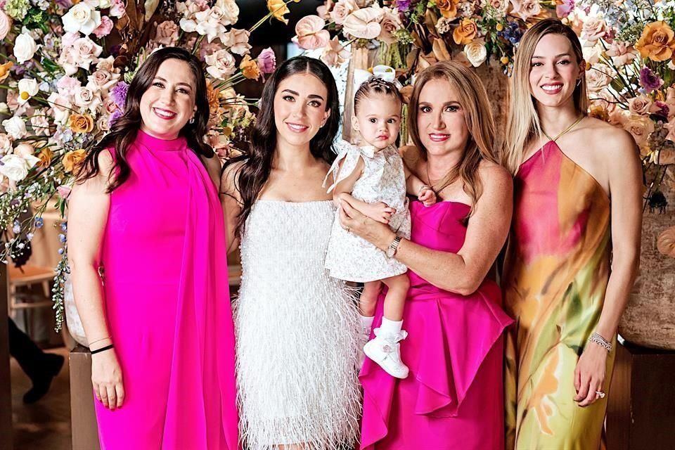 Cecilia García Sepúlveda, LA NOVIA, Silvia Sepúlveda de García con Mariel García Rodríguez y Mariana Rodríguez de García