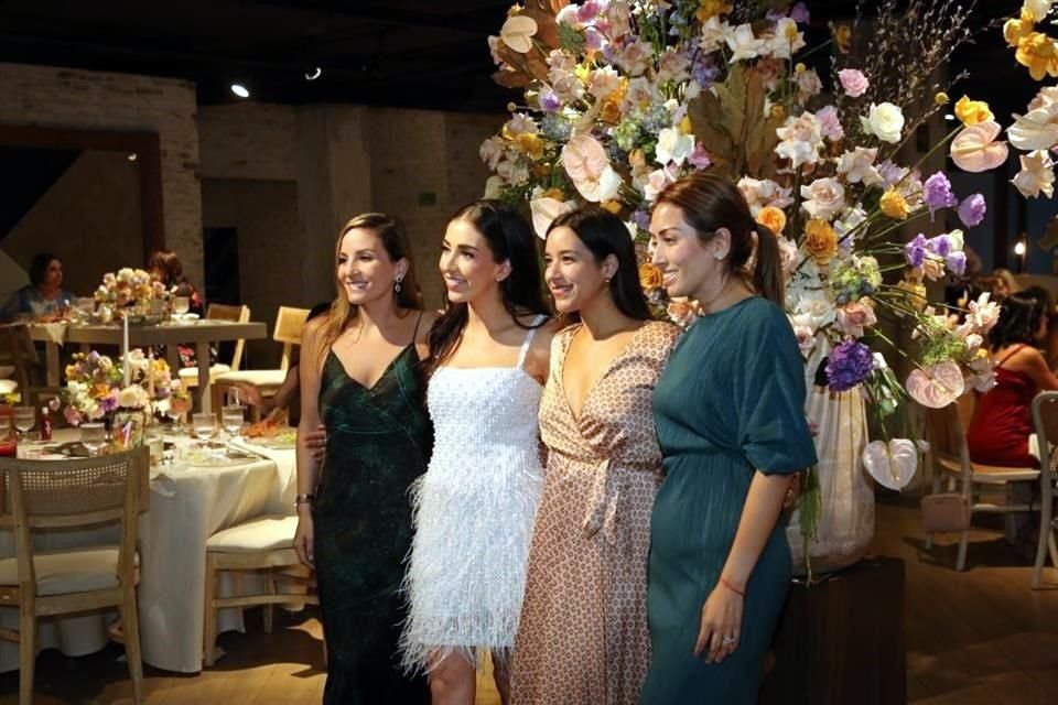 Raquel Flores Serna, Caty García Sepúlveda, Leslye Elizabeth y Karla Magaña de Fuentes