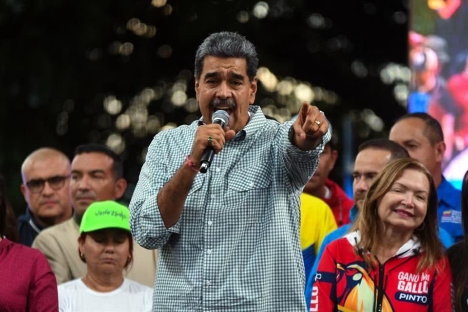 Más de 30 ex Presidentes de AL y España, entre ellos Felipe Calderón y Vicente Fox, solicitaron a la CPI el arresto de Nicolás Maduro.