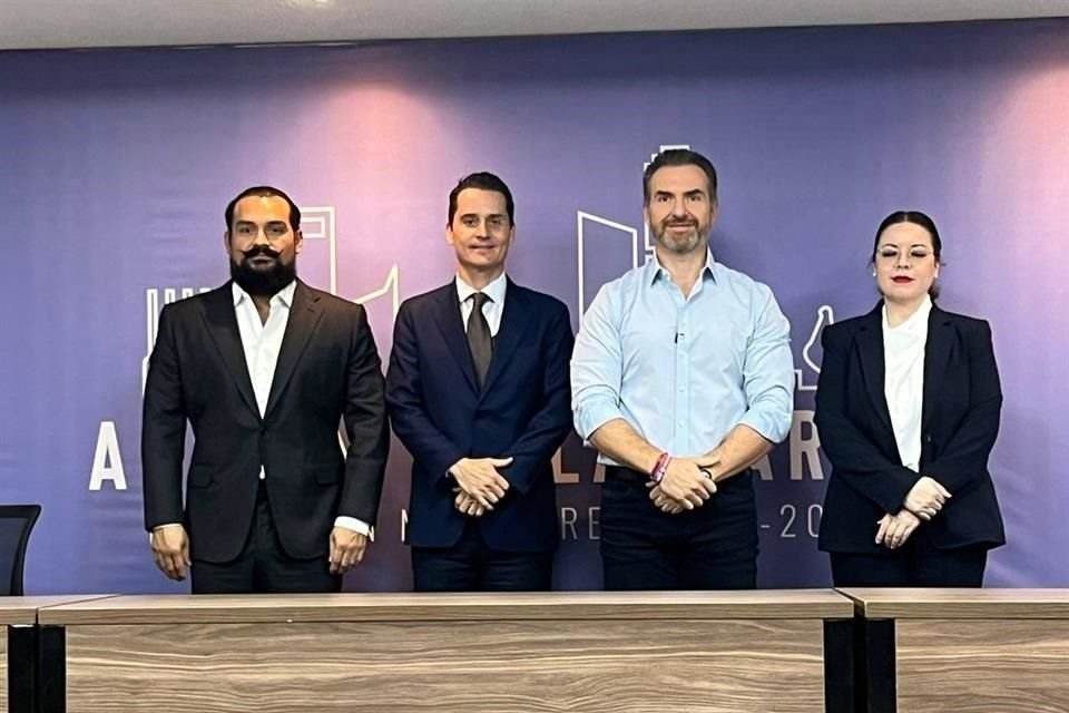 El Alcalde electo de Monterrey, Adrián de la Garza, anunció que parte de su equipo viajará a Estados Unidos.