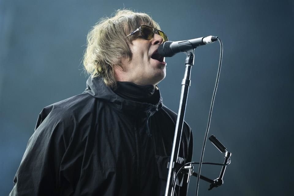 El vocalista de Oasis, Liam Gallagher, enfrentó críticas por el alza en los precios de los boletos para la gira de regreso de la agrupación.