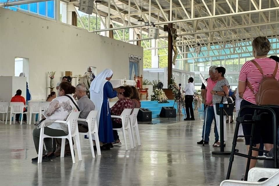 De acuerdo con personas cercanas, a la Madre Cony se le atribuye el don de la sanación.